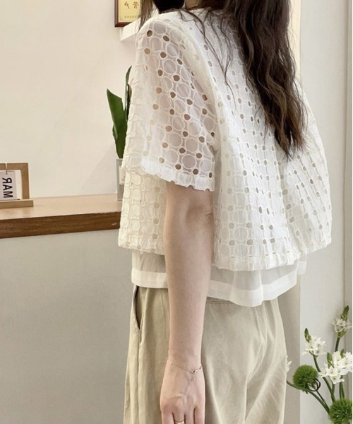 LUCPY(ラクピー)の「シアーレース半袖カーディガンアンサンブル(カーディガン/ボレロ・レディース・ホワイト・MEDIUM/LARGE/X-LARGE/XX-LARGE)」の2枚目の写真