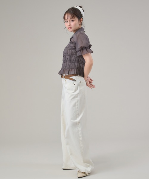 apres jour mignon(アプレジュールミニョン)の「シャーリングパフスリーブシャツ(シャツ/ブラウス・レディース・ネイビー/オフホワイト/ブルー系その他/ブラウン系その他・LARGE/フリー)」の7枚目の写真