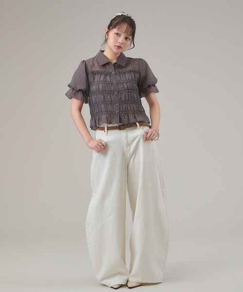 apres jour mignon(アプレジュールミニョン)の「シャーリングパフスリーブシャツ(シャツ/ブラウス・レディース・ネイビー/オフホワイト/ブルー系その他/ブラウン系その他・LARGE/フリー)」の18枚目の写真