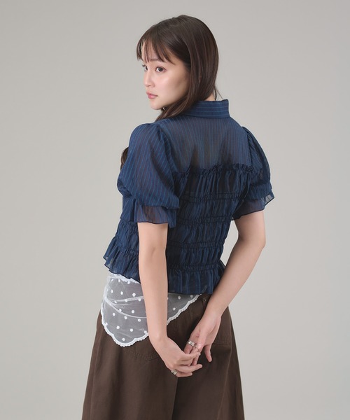apres jour mignon(アプレジュールミニョン)の「シャーリングパフスリーブシャツ(シャツ/ブラウス・レディース・ネイビー/オフホワイト/ブルー系その他/ブラウン系その他・LARGE/フリー)」の12枚目の写真