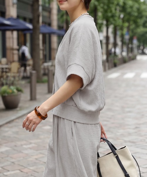 STYLE DELI(スタイルデリ)の「エンボスカットソーパンツセットアップ(Tシャツ/カットソー・レディース・ライトグレー/ブラック・FREE)」の19枚目の写真