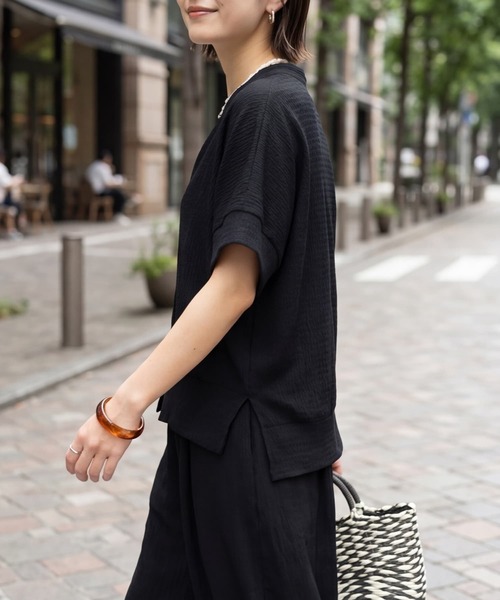STYLE DELI(スタイルデリ)の「エンボスカットソーパンツセットアップ(Tシャツ/カットソー・レディース・ライトグレー/ブラック・FREE)」の4枚目の写真
