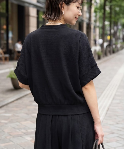 STYLE DELI(スタイルデリ)の「エンボスカットソーパンツセットアップ(Tシャツ/カットソー・レディース・ライトグレー/ブラック・FREE)」の6枚目の写真