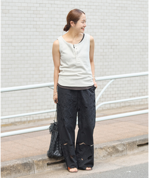 JOURNAL STANDARD(ジャーナルスタンダード)の「フラワーエンブロイダリースカラップ パンツ(その他パンツ・レディース・ブラック/アイボリー・FREE)」の8枚目の写真
