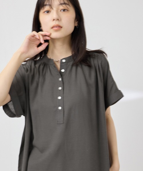 Mac-House(マックハウス)の「Idnes リネンブレンド フレンチスリーブ スキッパーブラウス(シャツ/ブラウス・レディース・チャコールグレー/ネイビー/サックスブルー系/パープル系・FREE)」の10枚目の写真