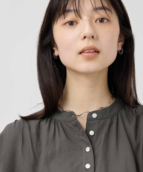 Mac-House(マックハウス)の「Idnes リネンブレンド フレンチスリーブ スキッパーブラウス(シャツ/ブラウス・レディース・チャコールグレー/ネイビー/サックスブルー系/パープル系・FREE)」の13枚目の写真