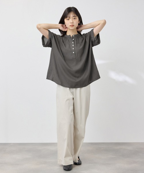 Mac-House(マックハウス)の「Idnes リネンブレンド フレンチスリーブ スキッパーブラウス(シャツ/ブラウス・レディース・チャコールグレー/ネイビー/サックスブルー系/パープル系・FREE)」の15枚目の写真
