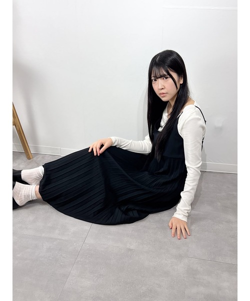 marcydorn(マーシードルン)の「プリーツロングワンピース キャミタイプ フレアライン ナチュラルコーデ(ワンピース・レディース・ブラック・ONE SIZE)」の16枚目の写真