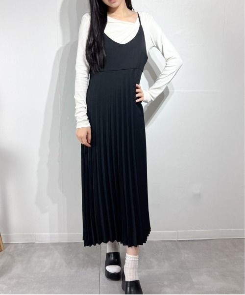 marcydorn(マーシードルン)の「プリーツロングワンピース キャミタイプ フレアライン ナチュラルコーデ(ワンピース・レディース・ブラック・ONE SIZE)」の17枚目の写真