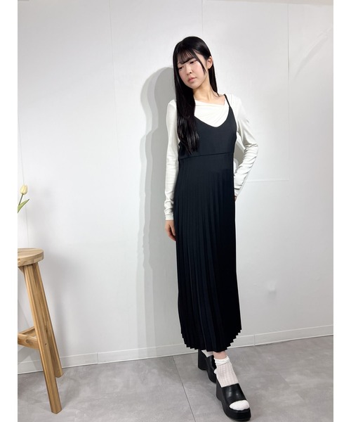 marcydorn(マーシードルン)の「プリーツロングワンピース キャミタイプ フレアライン ナチュラルコーデ(ワンピース・レディース・ブラック・ONE SIZE)」の20枚目の写真