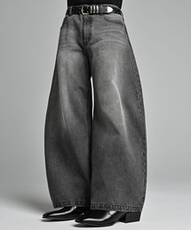 ADRER（アドラー）の「ADRER The Semi Curved Denim   アドラー ザ セミ カーブドデニム（デニムパンツ）」