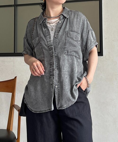 un dix cors(アンディコール)の「デニム半袖シャツ(シャツ/ブラウス・レディース・グレー/インディゴブルー/サックスブルー・FREE)」の4枚目の写真