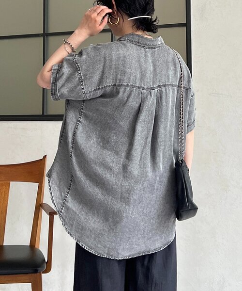 un dix cors(アンディコール)の「デニム半袖シャツ(シャツ/ブラウス・レディース・グレー/インディゴブルー/サックスブルー・FREE)」の5枚目の写真