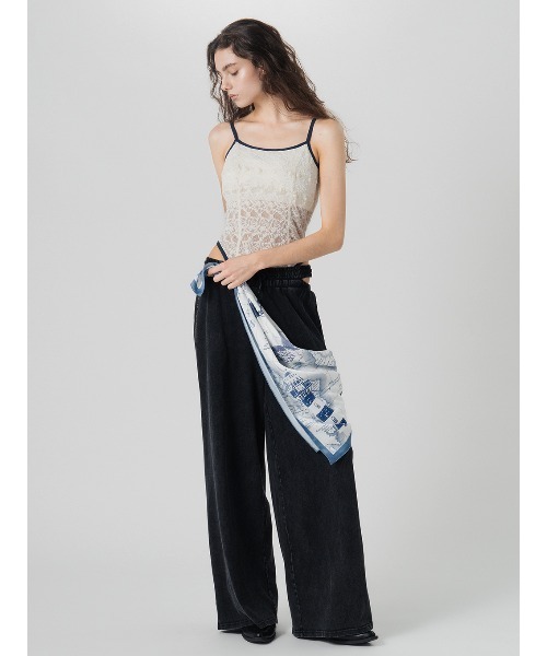 ELCHELE(エルチェレ)の「PIGMENT WAIST SLIT PANTS(スウェットパンツ・レディース・ベージュ/スミクロ・38/36)」の13枚目の写真