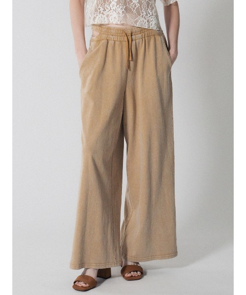 ELCHELE(エルチェレ)の「PIGMENT WAIST SLIT PANTS(スウェットパンツ・レディース・ベージュ/スミクロ・38/36)」の7枚目の写真