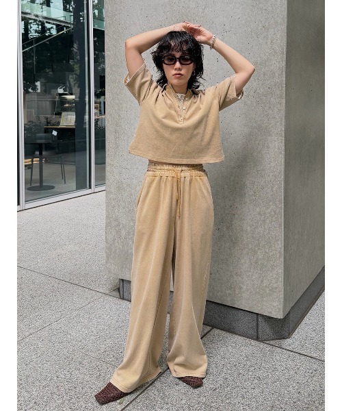ELCHELE(エルチェレ)の「PIGMENT WAIST SLIT PANTS(スウェットパンツ・レディース・ベージュ/スミクロ・38/36)」の15枚目の写真