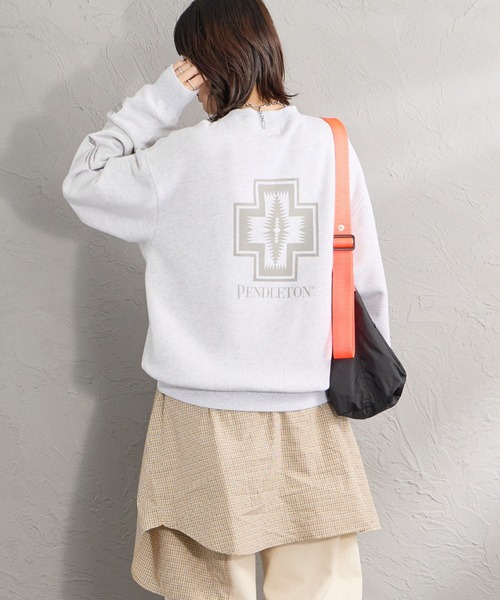 PENDLETON（ペンドルトン）の「[PENDLETON/ペンドルトン] 別注 ハーディング柄 バックプリントクルーネックスウェット（スウェット・レディース・アイボリー/グレー/ブラウン・S/M/L/XL）」の22枚目の写真