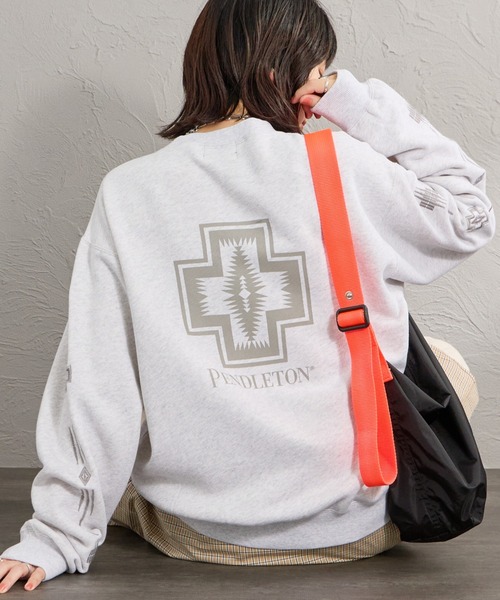 PENDLETON（ペンドルトン）の「[PENDLETON/ペンドルトン] 別注 ハーディング柄 バックプリントクルーネックスウェット（スウェット・レディース・アイボリー/グレー/ブラウン・S/M/L/XL）」の19枚目の写真