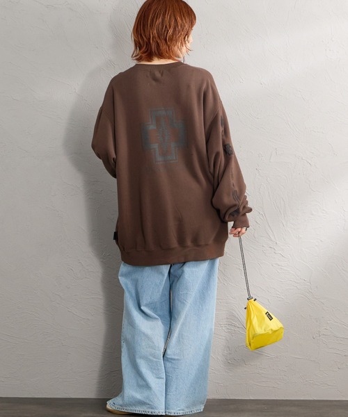 PENDLETON（ペンドルトン）の「[PENDLETON/ペンドルトン] 別注 ハーディング柄 バックプリントクルーネックスウェット（スウェット・レディース・アイボリー/グレー/ブラウン・S/M/L/XL）」の7枚目の写真