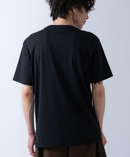 Crownor(クラウノアー)の「冷感 半袖 カットソー(Tシャツ/カットソー・メンズ・チャコール/ブラック/ホワイト・MEDIUM/LARGE)」の15枚目の写真