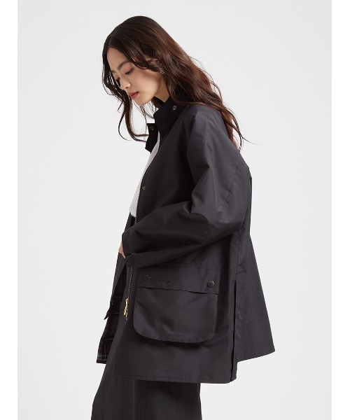 Barbour（バブアー）の「ボンディング ミドルレングス ジャケット Japan Exclusive（レディース）（その他アウター・レディース・ブラック/ライトブルー/グレイッシュベージュ・MEDIUM/SMALL）」の6枚目の写真