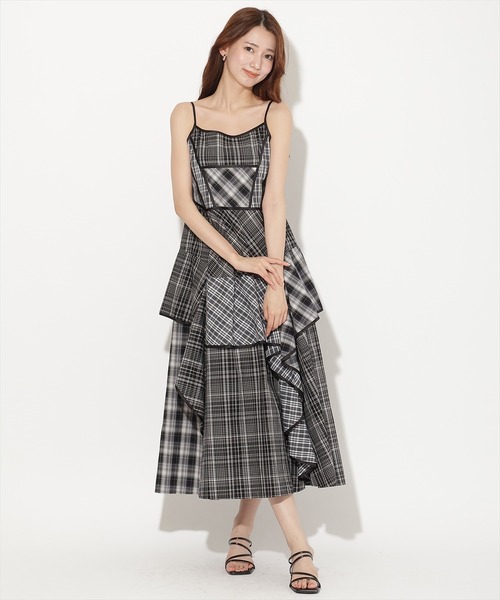AND COUTURE（アンドクチュール）の「マルチチェックデザインキャミワンピース（ワンピース・レディース・ネイビー/ブラウン/ブラック・FREE）」の2枚目の写真