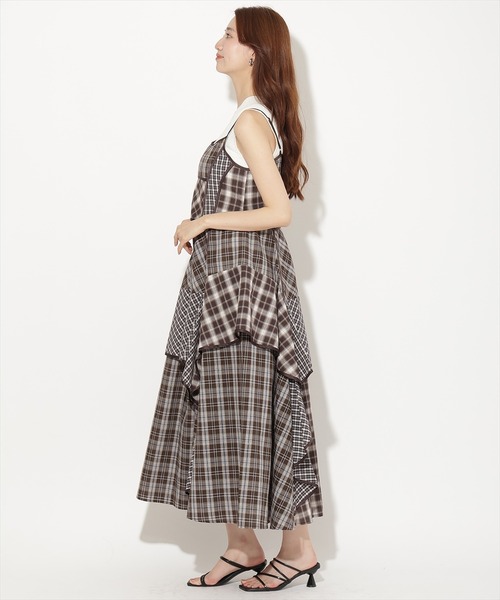AND COUTURE（アンドクチュール）の「マルチチェックデザインキャミワンピース（ワンピース・レディース・ネイビー/ブラウン/ブラック・FREE）」の11枚目の写真