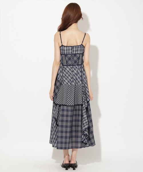 AND COUTURE（アンドクチュール）の「マルチチェックデザインキャミワンピース（ワンピース・レディース・ネイビー/ブラウン/ブラック・FREE）」の18枚目の写真