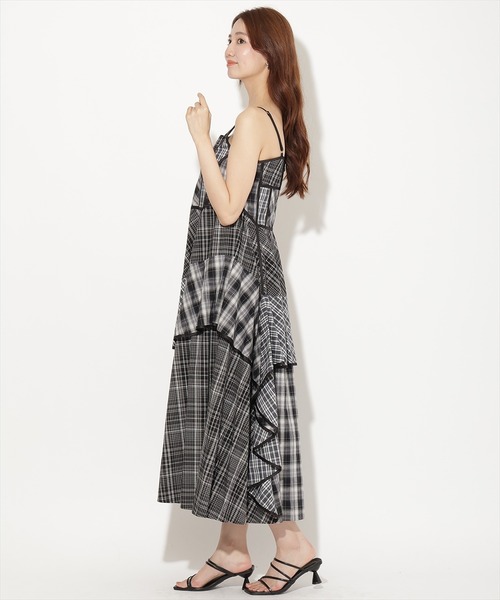 AND COUTURE（アンドクチュール）の「マルチチェックデザインキャミワンピース（ワンピース・レディース・ネイビー/ブラウン/ブラック・FREE）」の4枚目の写真