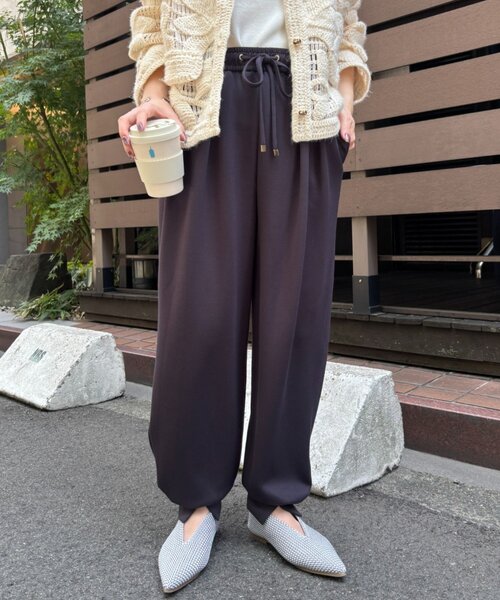 Jena espace merveilleux(ジェナ エスパスメルヴェイユ)の「ボンディングジョガーパンツ(その他パンツ・レディース・ベージュ/チャコールグレー・FREE)」の2枚目の写真