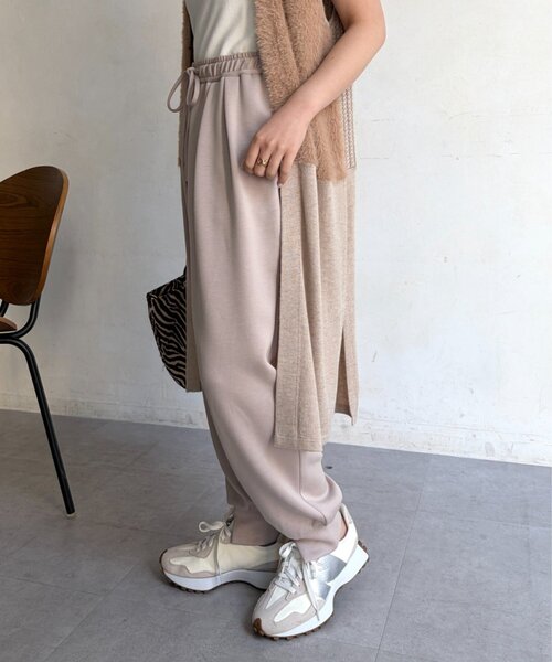 Jena espace merveilleux(ジェナ エスパスメルヴェイユ)の「ボンディングジョガーパンツ(その他パンツ・レディース・ベージュ/チャコールグレー・FREE)」の9枚目の写真