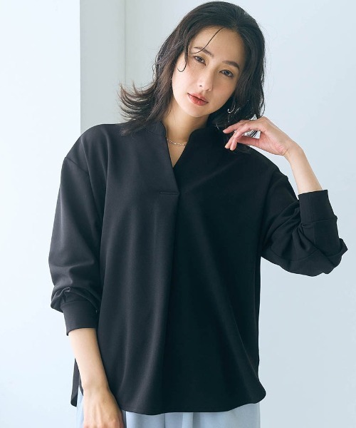 Belle Maison(ベルメゾン)の「テクニックいらずのキーネックブラウス【乾燥機OK】(シャツ/ブラウス・レディース・ベージュ/グレイッシュブルー/ブラック/モカ・M/S/L)」の2枚目の写真
