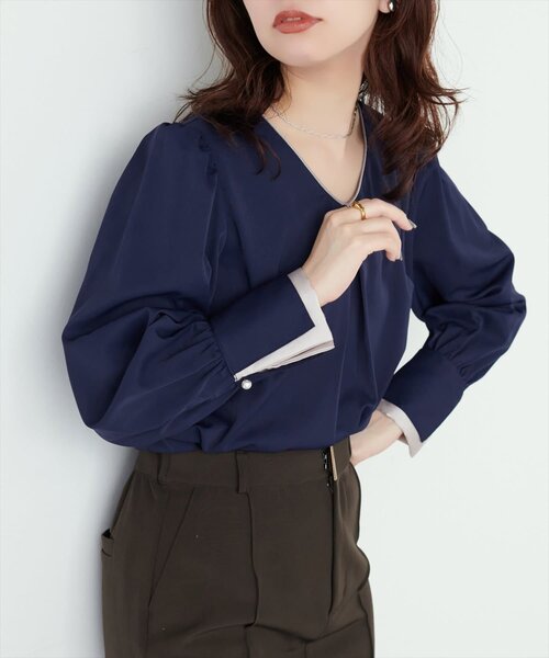 natural couture(ナチュラルクチュール)の「〈osono〉配色Wカフスブラウス(シャツ/ブラウス・レディース・ドット/ネイビー/モカ/オフホワイト/サックスブルー・FREE)」の3枚目の写真