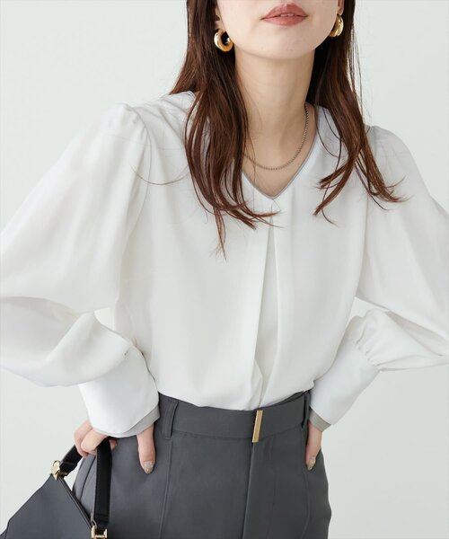 natural couture(ナチュラルクチュール)の「〈osono〉配色Wカフスブラウス(シャツ/ブラウス・レディース・ドット/ネイビー/モカ/オフホワイト/サックスブルー・FREE)」の1枚目の写真