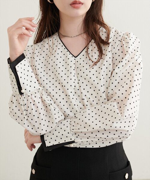 natural couture(ナチュラルクチュール)の「〈osono〉配色Wカフスブラウス(シャツ/ブラウス・レディース・ドット/ネイビー/モカ/オフホワイト/サックスブルー・FREE)」の5枚目の写真