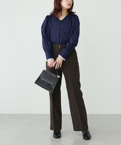 natural couture(ナチュラルクチュール)の「〈osono〉配色Wカフスブラウス(シャツ/ブラウス・レディース・ドット/ネイビー/モカ/オフホワイト/サックスブルー・FREE)」の6枚目の写真