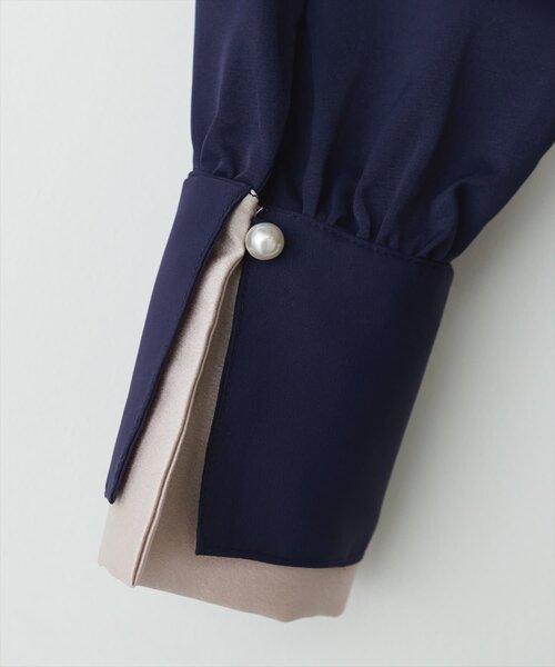 natural couture(ナチュラルクチュール)の「〈osono〉配色Wカフスブラウス(シャツ/ブラウス・レディース・ドット/ネイビー/モカ/オフホワイト/サックスブルー・FREE)」の7枚目の写真