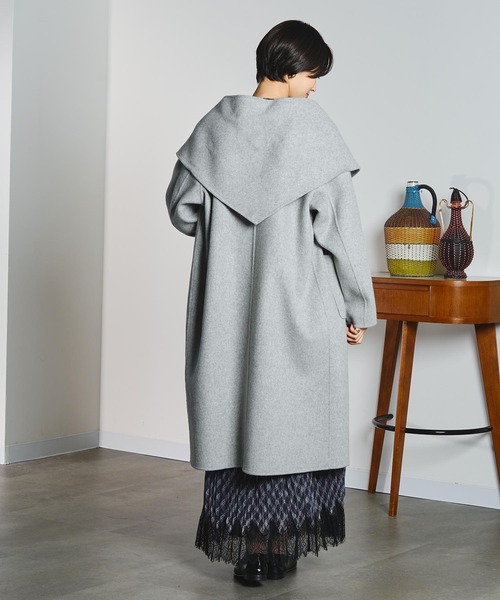 ROSE BUD(ローズバッド)の「SCARF LONG COAT(ノーカラーコート・レディース・グレー/ブラウン・M/S)」の15枚目の写真