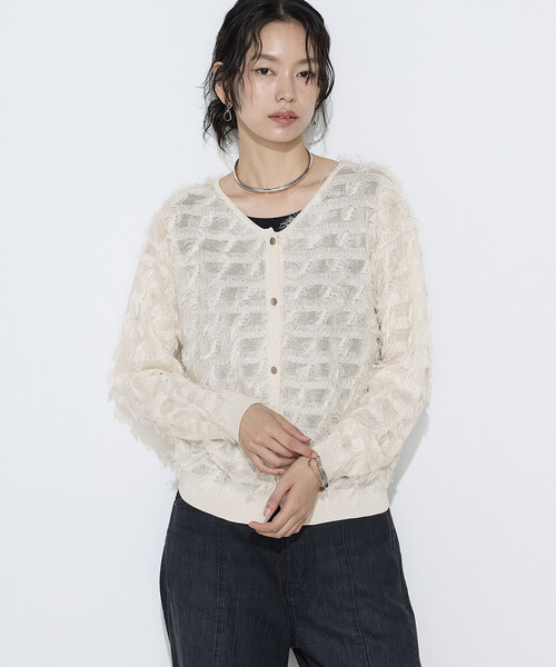 K.T KIYOKO TAKASE(キヨコタカセ)の「【前後2WAY】フリンジジャカード ニットカーディガン(カーディガン/ボレロ・レディース・オフホワイト/ブラック・FREE)」の4枚目の写真