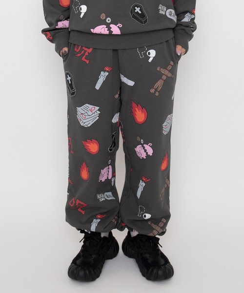 PUNYUS(プニュズ)の「【NEW SIZE】天国と地獄総柄スウェットパンツ(スウェットパンツ・レディース・ブラック/ホワイト・5/3/4/2/1)」の1枚目の写真