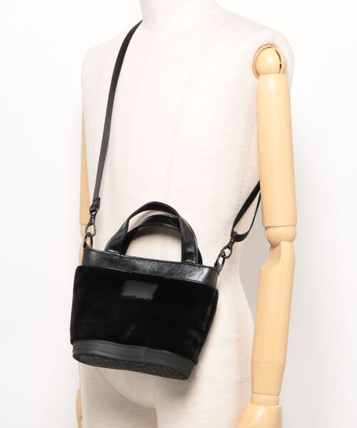 OKERU（オケル）の「【OKERU】 TYPE-C mini Fur BAG ミニファートート（トートバッグ・レディース・ブラック/ベージュ・フリー）」の6枚目の写真