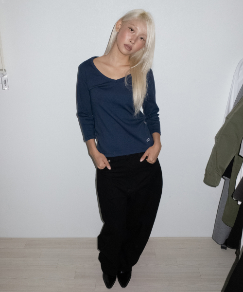 CHICKS(チックス)の「クロスメガアイレット ローライズ チノパンツ ブラック(その他パンツ・レディース・ブラック・ONE SIZE/TWO)」の3枚目の写真
