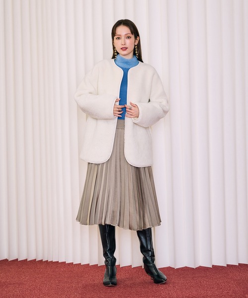 Audie a Muses（オーディアミューズ）の「ノーカラーリバーシブルムートンジャケット（ムートンコート・レディース・オフホワイト/ブラック/ベージュ・FREE/36）」の4枚目の写真