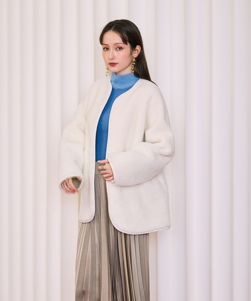 Audie a Muses（オーディアミューズ）の「ノーカラーリバーシブルムートンジャケット（ムートンコート・レディース・オフホワイト/ブラック/ベージュ・FREE/36）」の7枚目の写真