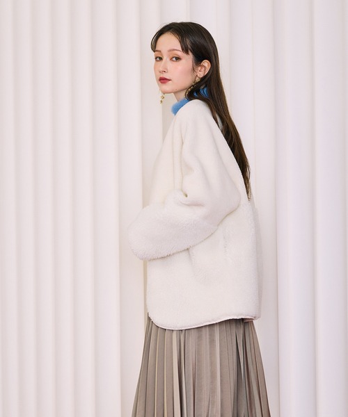 Audie a Muses（オーディアミューズ）の「ノーカラーリバーシブルムートンジャケット（ムートンコート・レディース・オフホワイト/ブラック/ベージュ・FREE/36）」の8枚目の写真