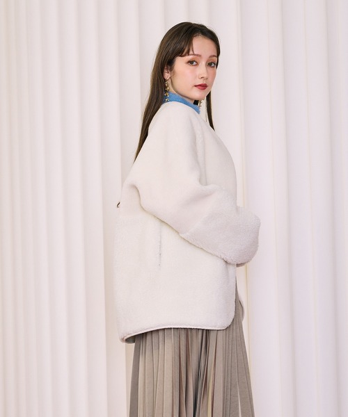Audie a Muses（オーディアミューズ）の「ノーカラーリバーシブルムートンジャケット（ムートンコート・レディース・オフホワイト/ブラック/ベージュ・FREE/36）」の10枚目の写真