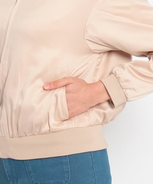 AG by aquagirl(エージーバイアクアガール)の「サテンブルゾン(ブルゾン・レディース・ブルー/ホワイト/グリーン/ベージュ・36/38)」の9枚目の写真