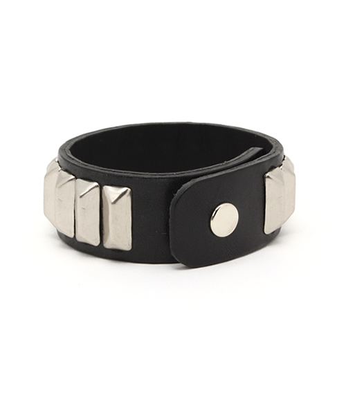 SHIPS JET BLUE（シップスジェットブルー）の「SHIPS JET BLUE: スタッズバングル（ブレスレット・メンズ・ストーン/アイボリー/ライトホワイト/ホワイト/ホワイト系その他/オフホワイト・ONE SIZE）」の7枚目の写真