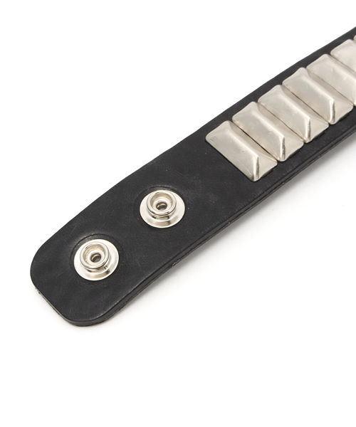 SHIPS JET BLUE（シップスジェットブルー）の「SHIPS JET BLUE: スタッズバングル（ブレスレット・メンズ・ストーン/アイボリー/ライトホワイト/ホワイト/ホワイト系その他/オフホワイト・ONE SIZE）」の8枚目の写真