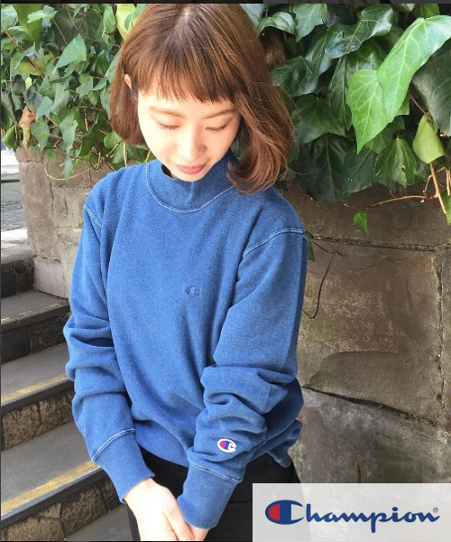 Champion（チャンピオン）の「【CHAMPION/チャンピオン】別注モックネックスウェット_#（スウェット・レディース・ブルー/ネイビー・MEDIUM/SMALL）」の2枚目の写真